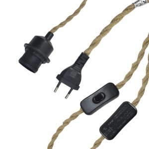 Candeeiro de bambu  com cabo de corda, interruptor, ficha  e casquilho preto.