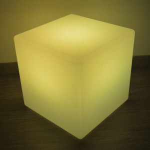 Cubo LED luminoso RGBW RESINA BRANCA, 40CM. 5W, IP65, SEM FIOS