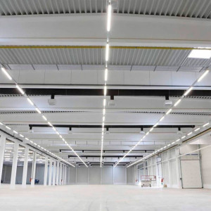 Iluminação LED especial para áreas amplas de comércios e indústrias