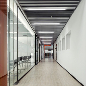 Iluminação linear de LED 45W para corredores e espaços comerciais