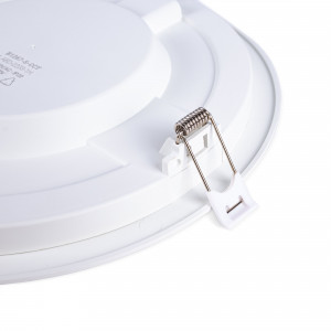 Downlight LED com estrutura circular feita de policarbonato