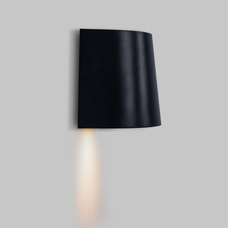 Luminária de parede LED na cor preta 8W- 3000K Luminária de parede LED na cor preta 8W- 3000K