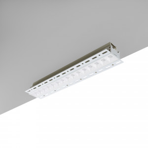 Luminária linear LED de cor branca, montagem embutida no teto.