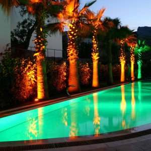 Luminárias submersíveis para decoração de piscinas