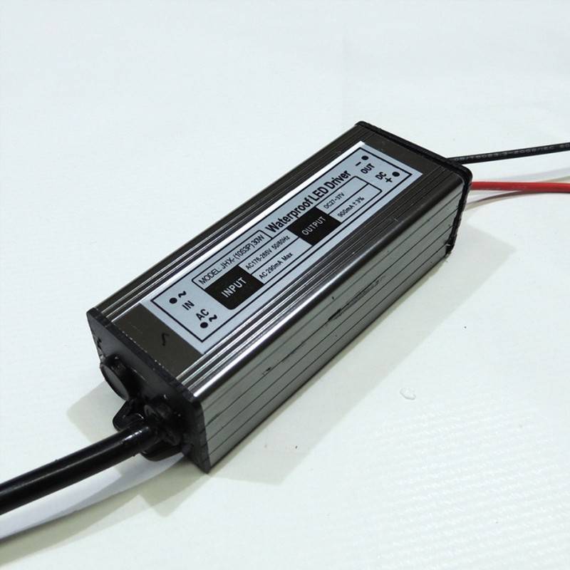 Driver 30W 900mA  27-37V (CHIP COB) Driver 30W 900mA  27-37V (CHIP COB)