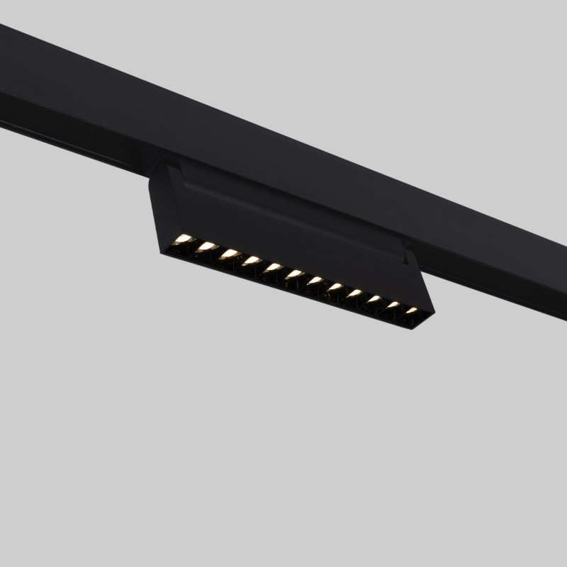Foco linear orientável para carril magnético 48V- 12W - 2800K - Chip OSRAM - UGR18 - Preto Foco linear orientável para carril magnético 48V- 12W - 2800K - Chip OSRAM - UGR18 - Preto